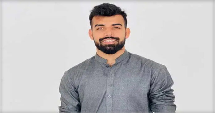 Shadab announces their Nikkah