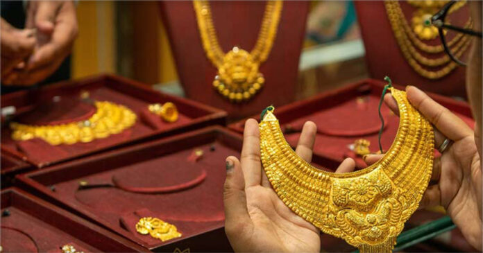 Gold prices decreases in Pakistan