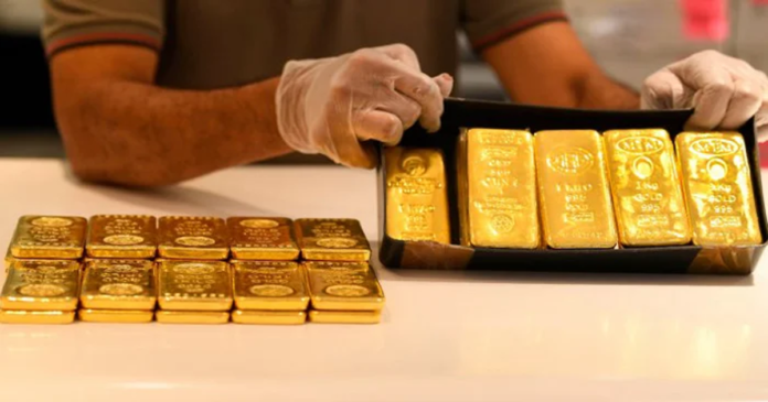 Gold price drops in Pakistan