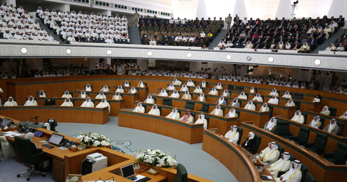 Kuwaitis elect new parliament