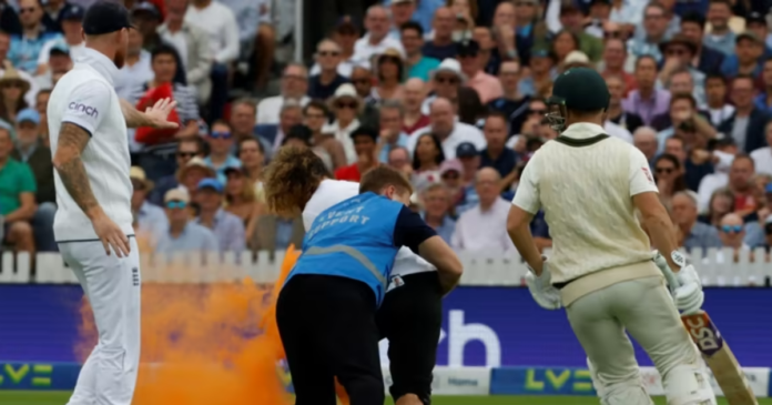 activists disrupt second Ashes Test