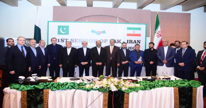 Pakistan and Iran sign agreements