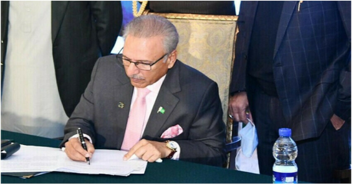 President Alvi signs Army Act amendment