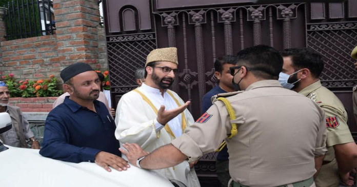 India frees Mirwaiz Umar Farooq