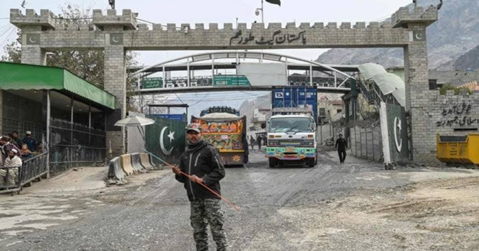 Trade resumes as Torkham border reopen