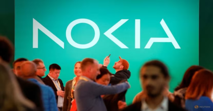 Nokia cut jobs after sales drop