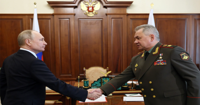 Putin visits military HQ