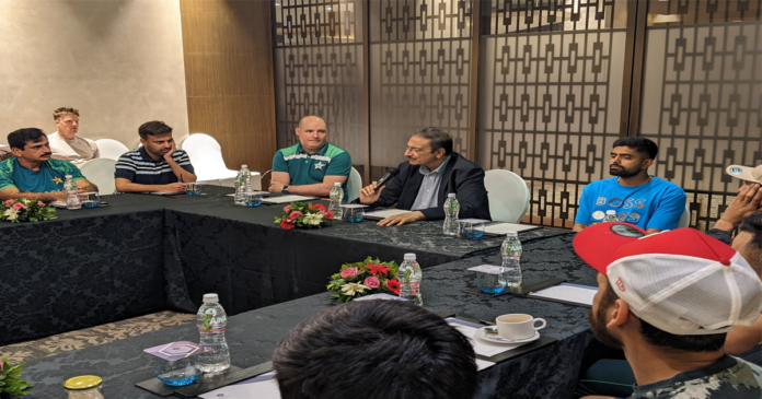 Zaka Ashraf meets Pakistan team